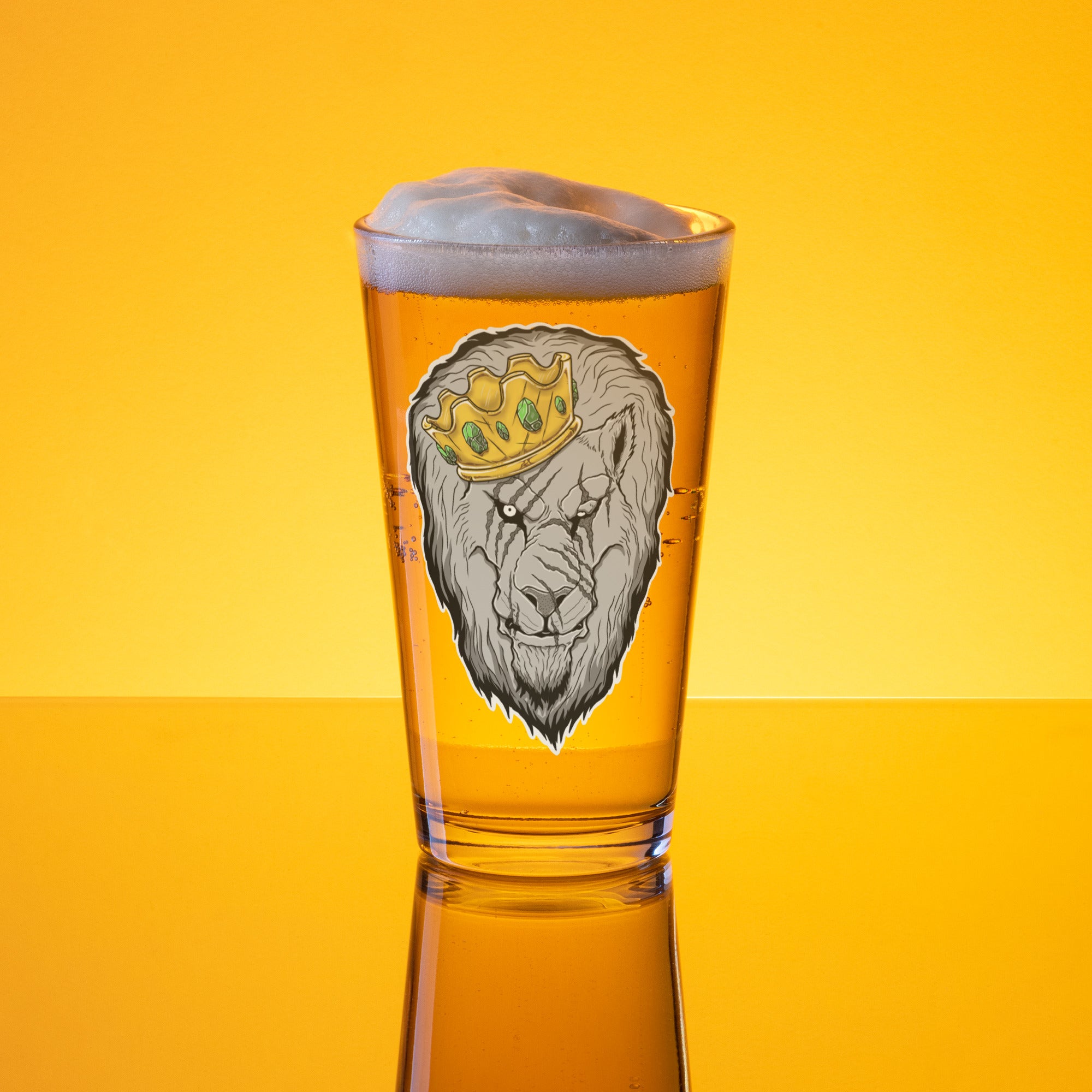 Triumphant Lion Shaker Pint Glass