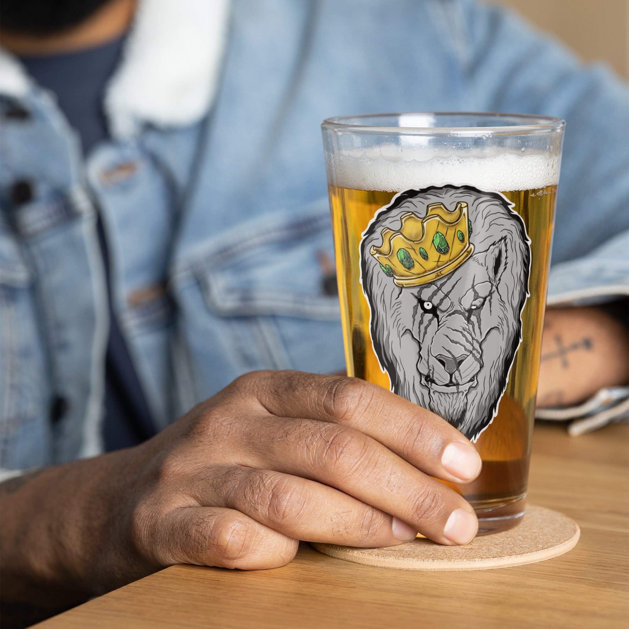Triumphant Lion Shaker Pint Glass